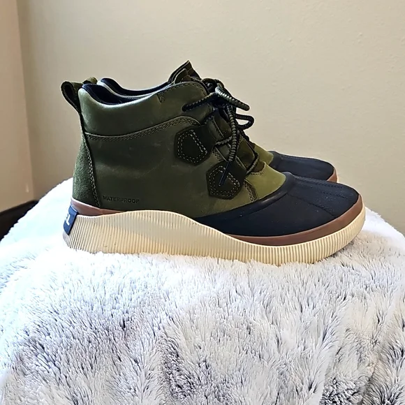 Sorel Out N About Booties - Picture 2 of 9